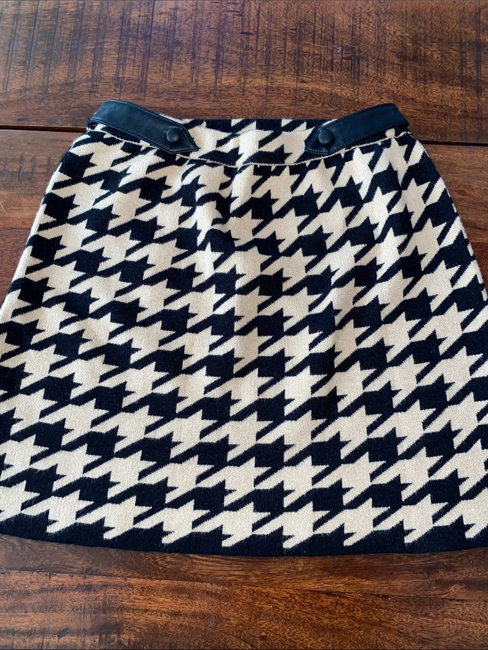 Tahari Black and Cream Houndstooth Knit Matching Set with Belt, size M